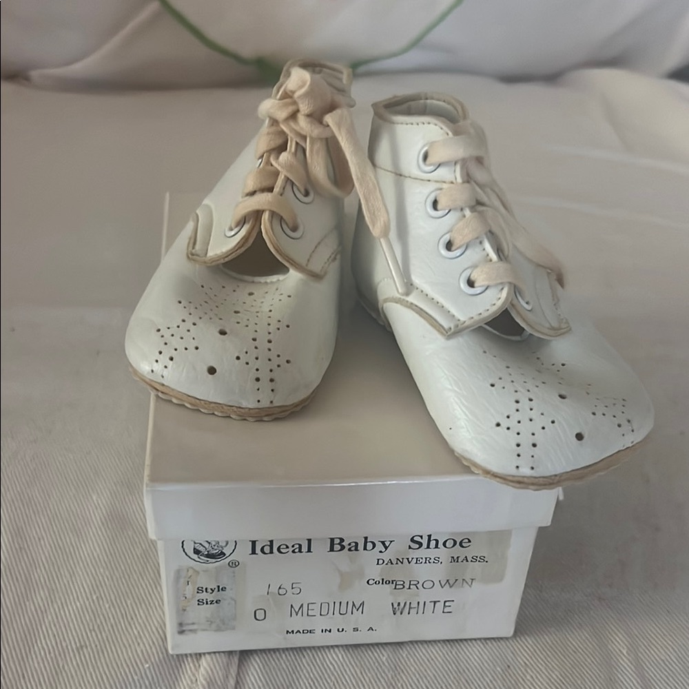 VTG 50s Baby Shoes in Original Box by Mrs. Day's Ideal Baby Shoe